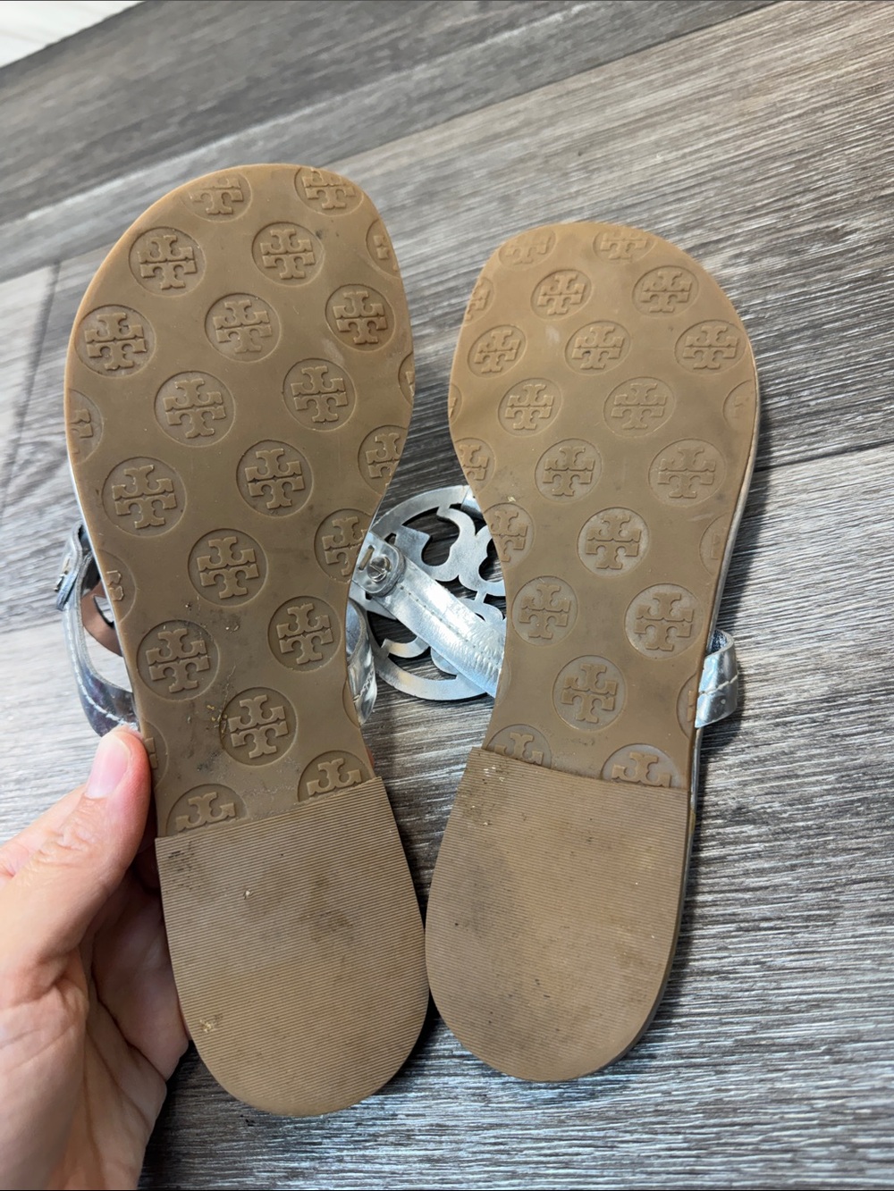 Tory Burch Metallic Silver Logo Thong Sandals Sz 7.5 (h51) - Picture 5 of 6